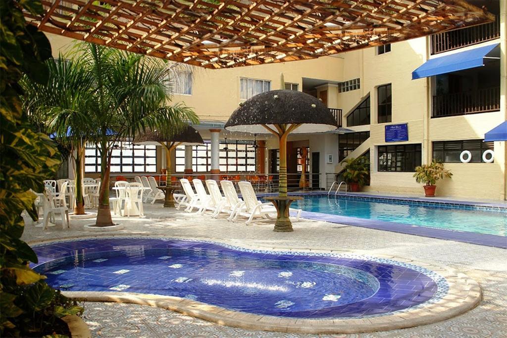 Hotel Genova Centro Баранкила Екстериор снимка